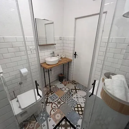 Lastavica House With Heated Pool Zarovic