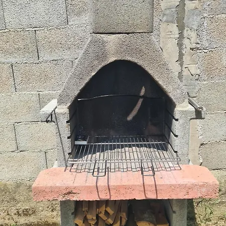 בית נופש Lastavica House With Heated Pool Zarovic