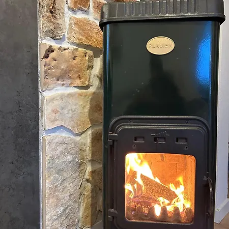 בית נופש Lastavica House With Heated Pool *