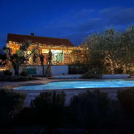 Lastavica House With Heated Pool Zarovic