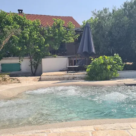 Lastavica House With Heated Pool