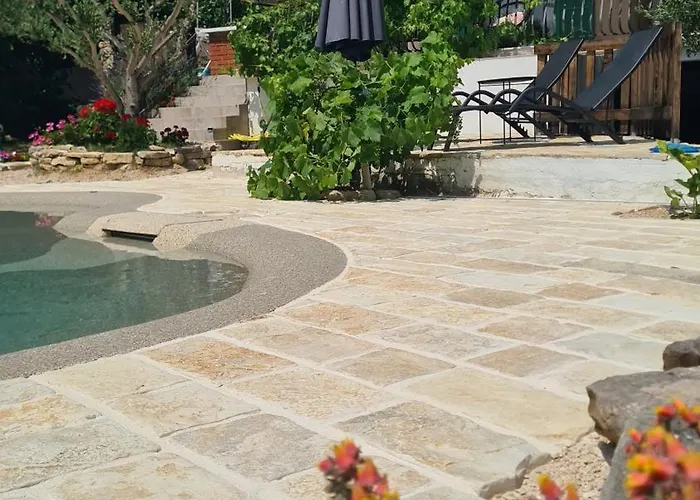 펜션 Lastavica House With Heated Pool Zarovic