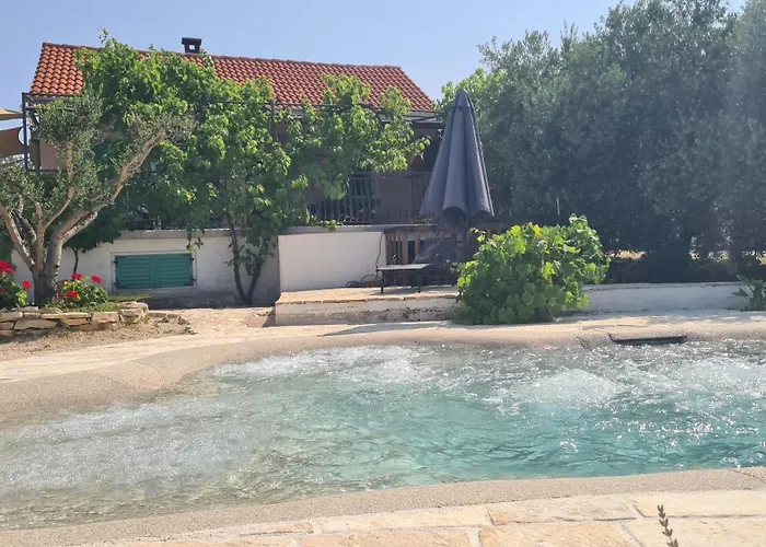 Lastavica House With Heated Pool