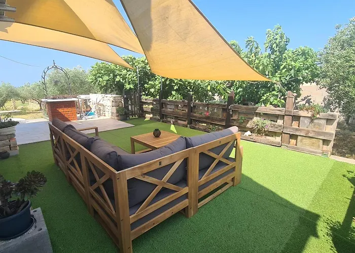 Lastavica House With Heated Pool 펜션 *