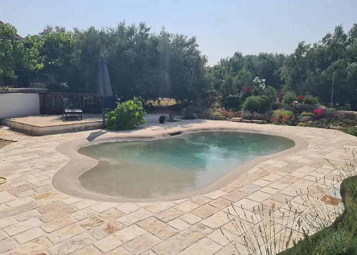 Lastavica House With Heated Pool Holiday home *