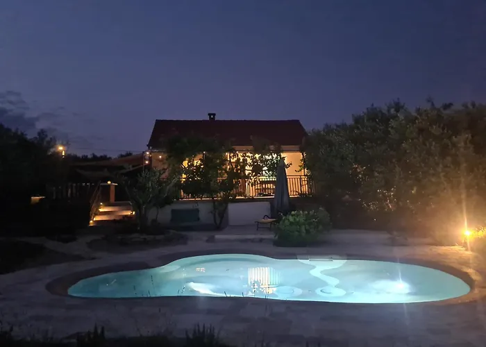 Дом отдыха Lastavica House With Heated Pool *