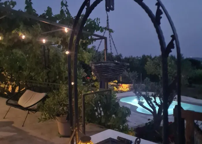 Lastavica House With Heated Pool Дом отдыха Zarovic